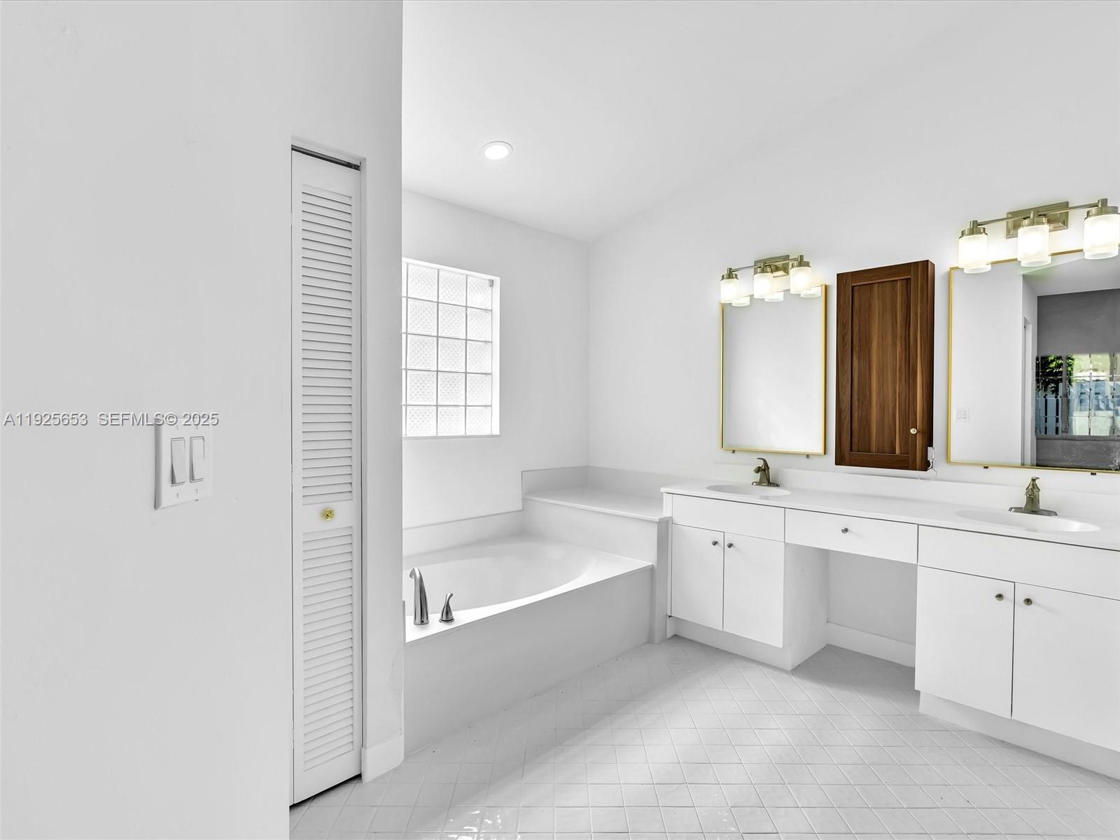 255 Somerset Way Weston, FL 33326