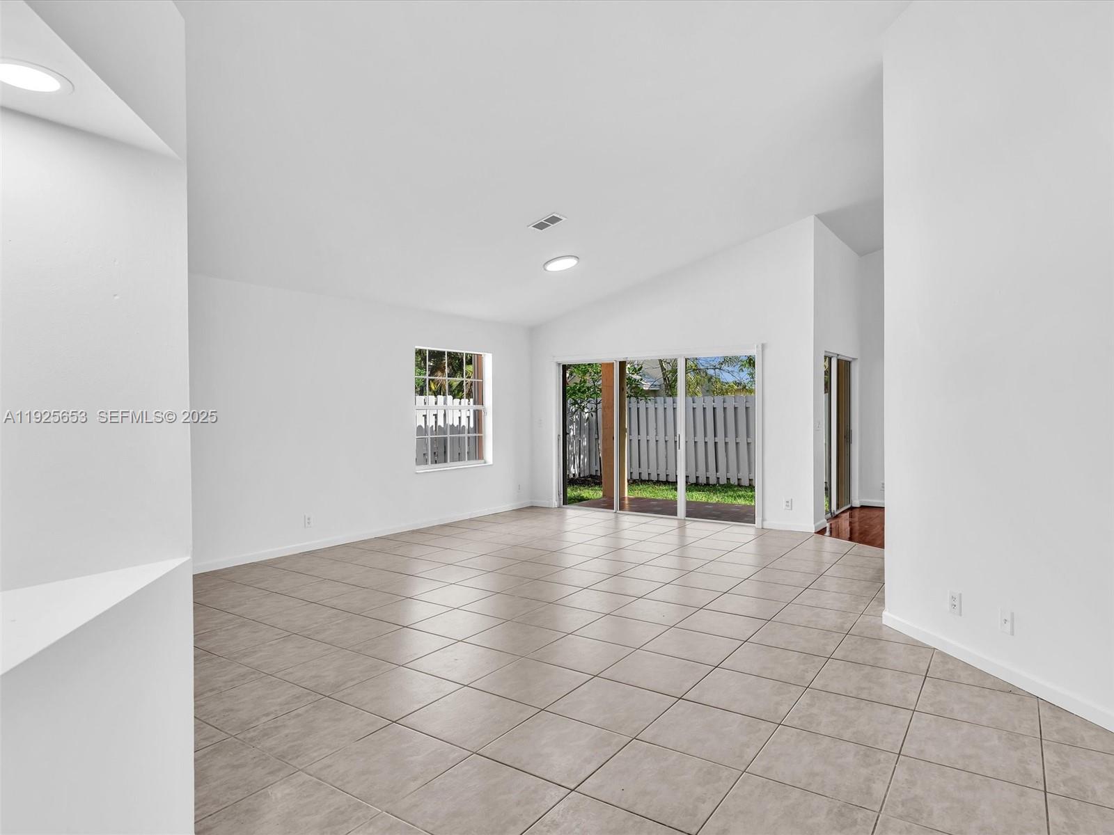 255 Somerset Way Weston, FL 33326