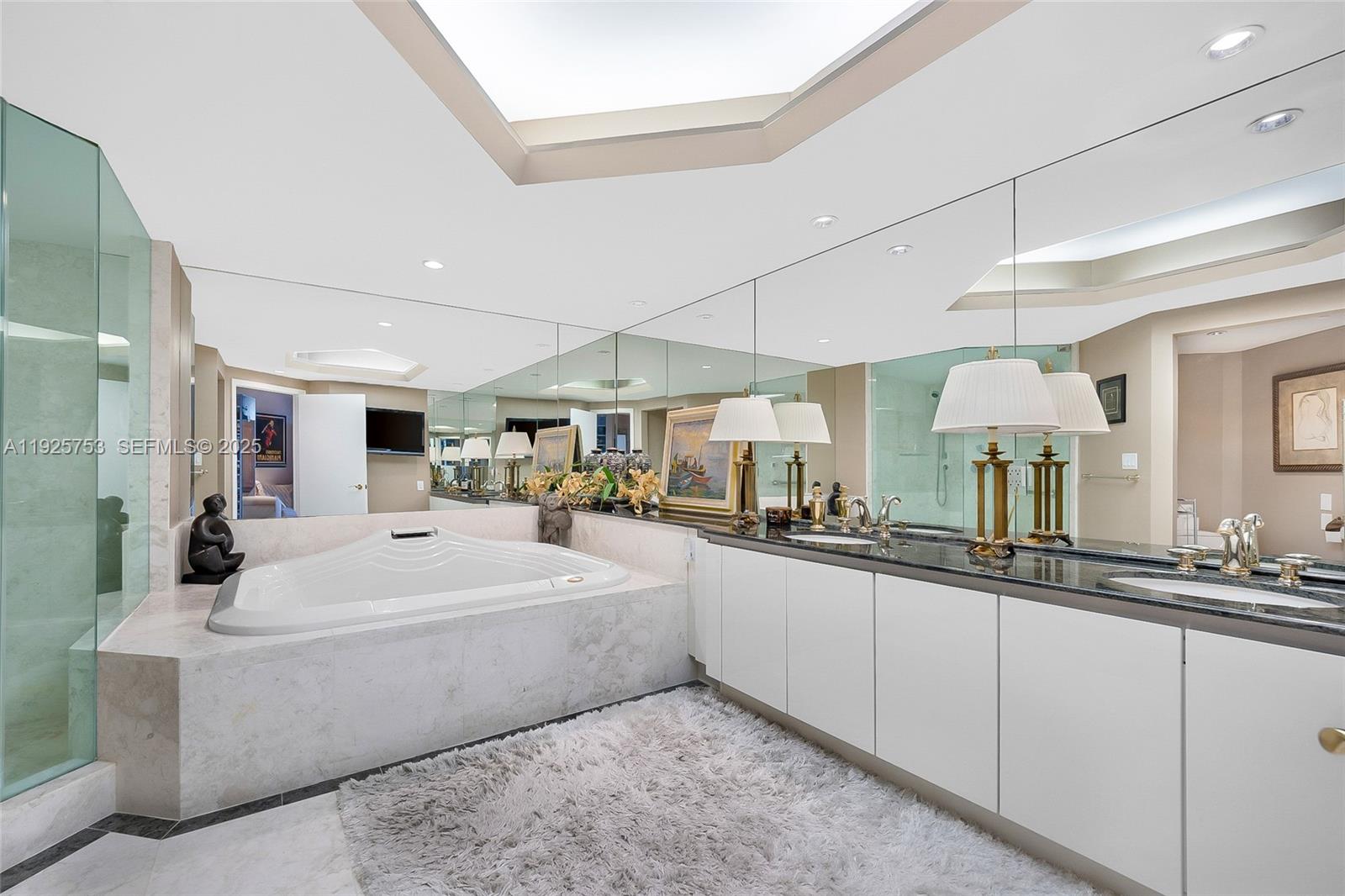 2600 Island Blvd #301 Aventura, FL 33160