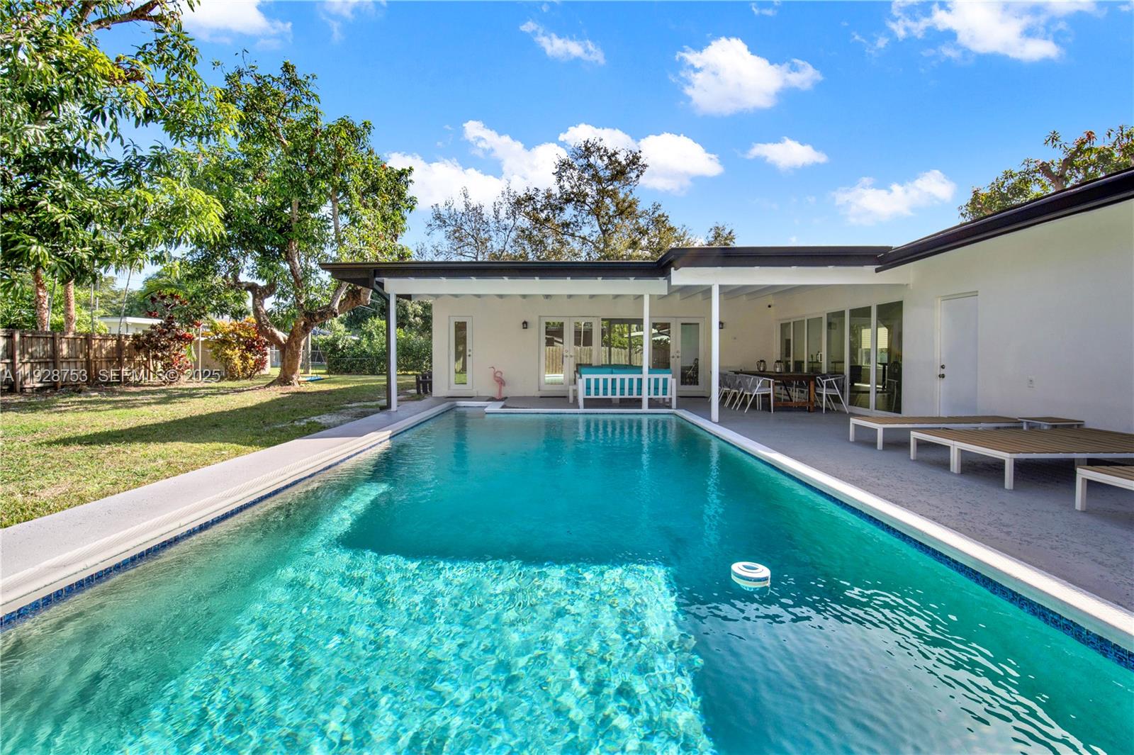 8265 SW 149th Dr Palmetto Bay, FL 33158