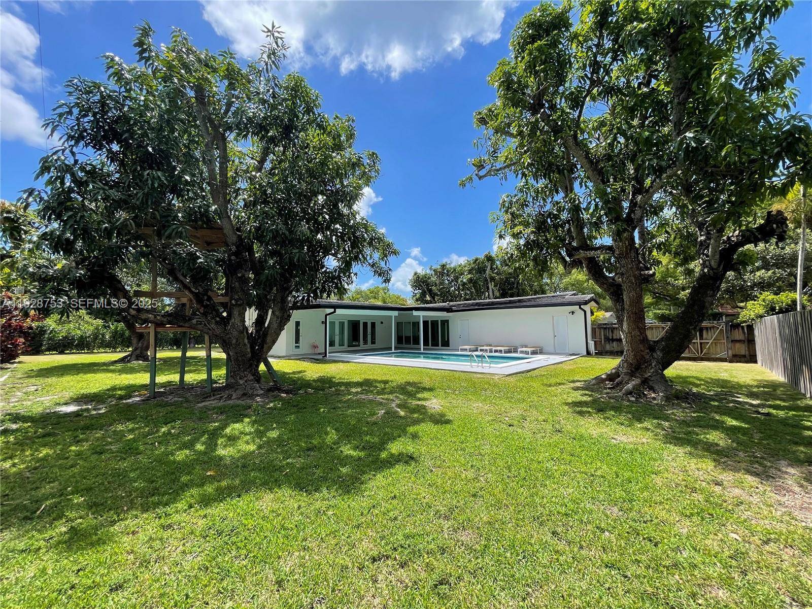 8265 SW 149th Dr Palmetto Bay, FL 33158