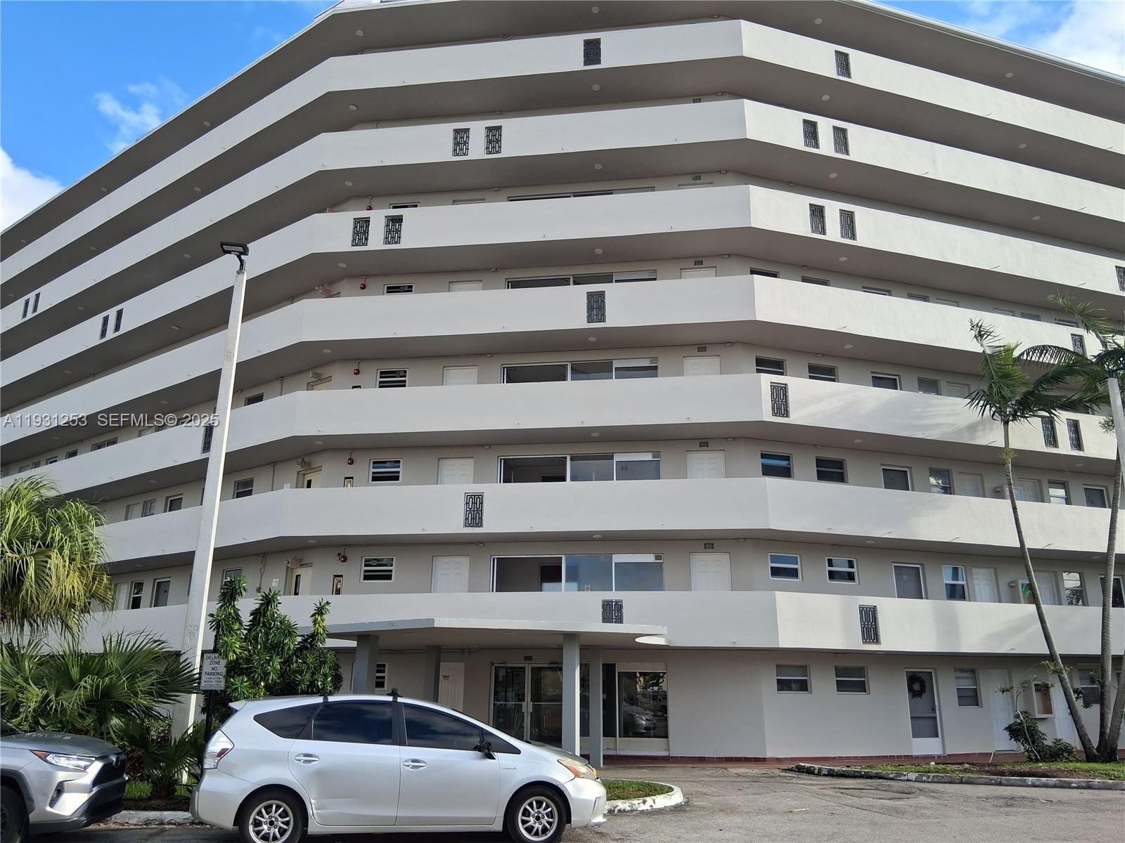 1750 NE 191st St #104-1