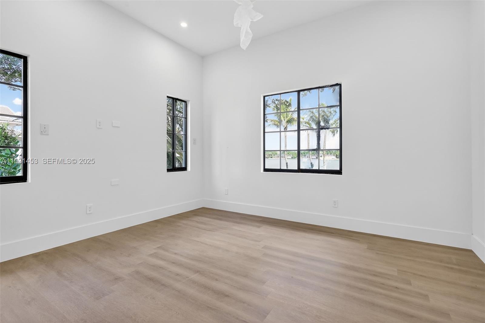 14891 SW 20th St Davie, FL 33326