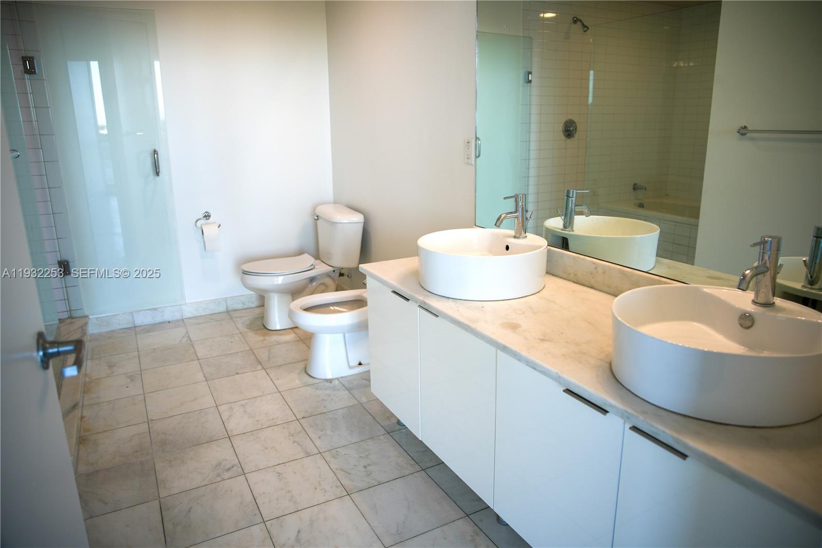 888 Biscayne Blvd #609 Miami, FL 33132