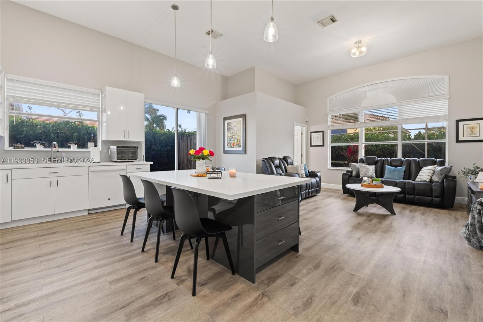 343 SW 187th Ter Pembroke Pines, FL 33029