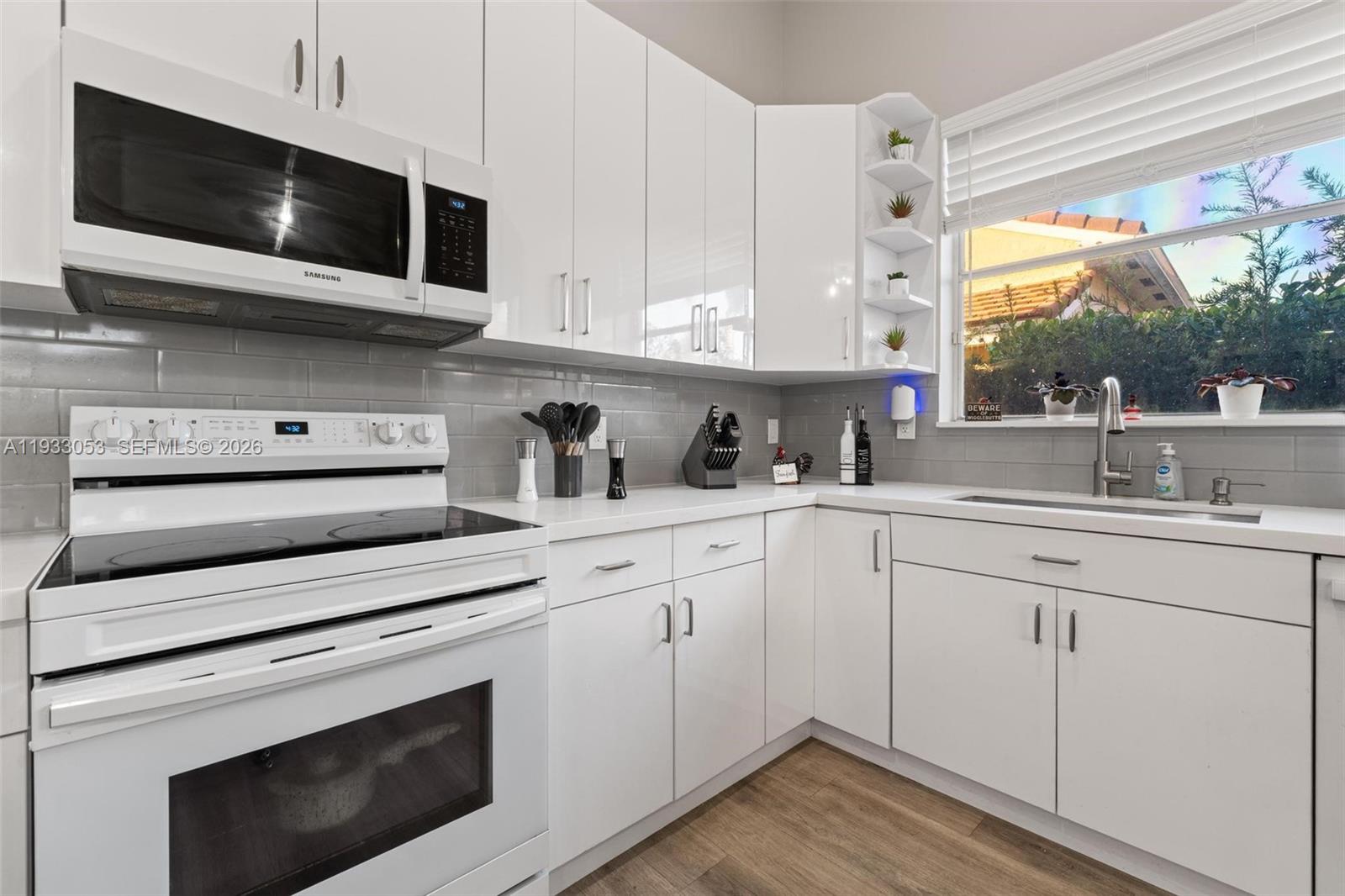 343 SW 187th Ter Pembroke Pines, FL 33029