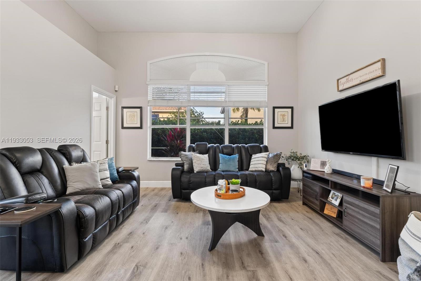 343 SW 187th Ter Pembroke Pines, FL 33029