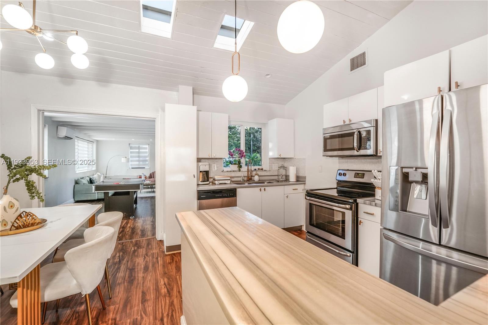 65 NW 116th St Miami, FL 33168