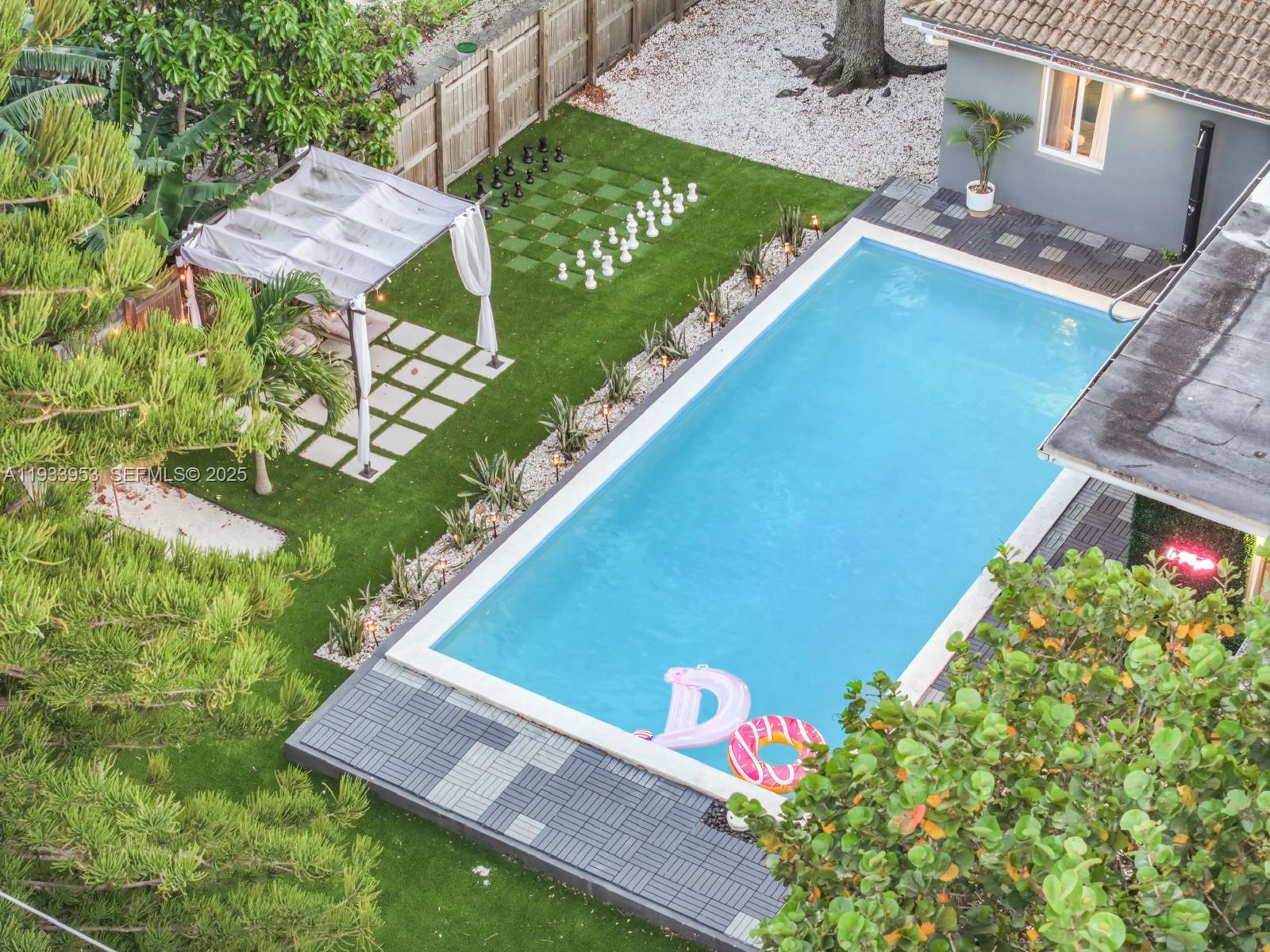 65 NW 116th St Miami, FL 33168