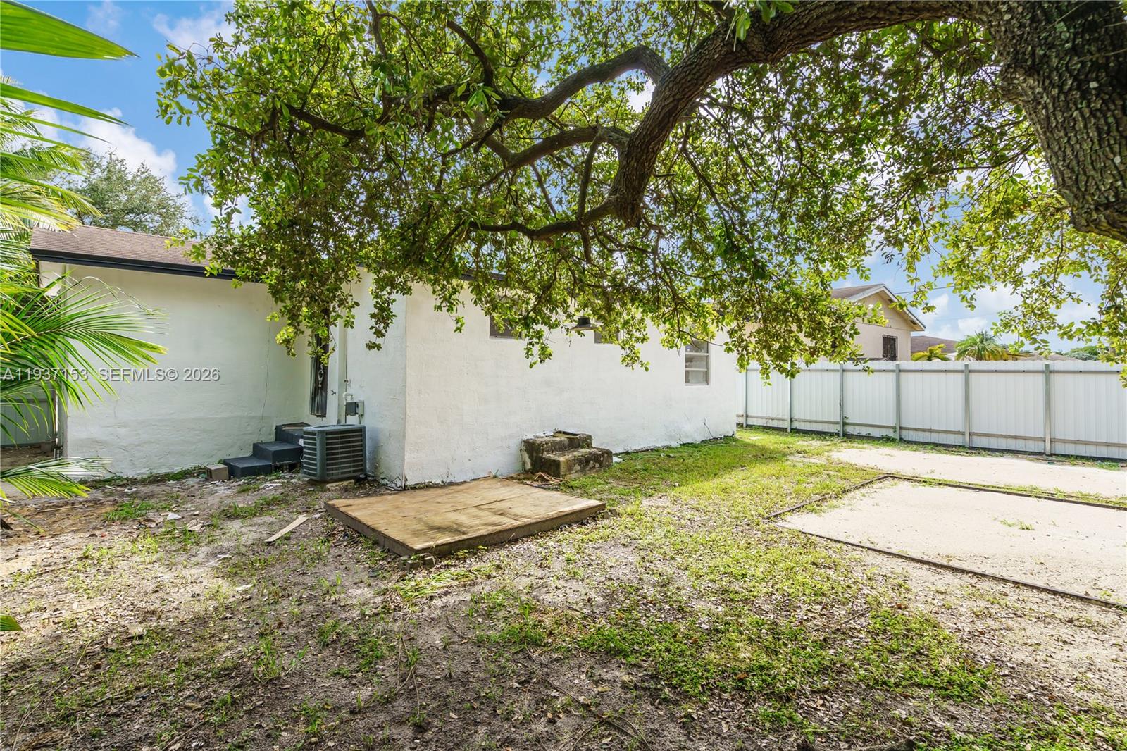 2443 NW 55th St Miami, FL 33142