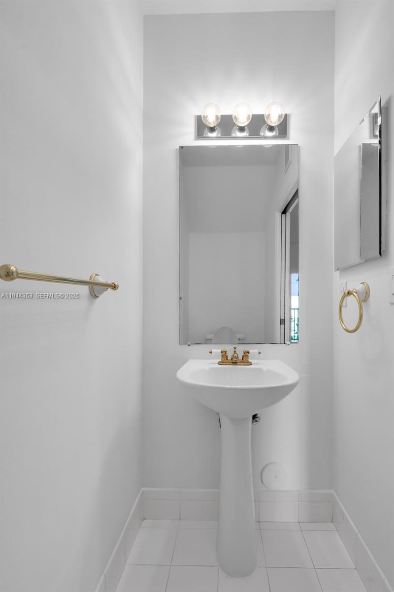 5670 NW 116th Ave #219 Doral, FL 33178