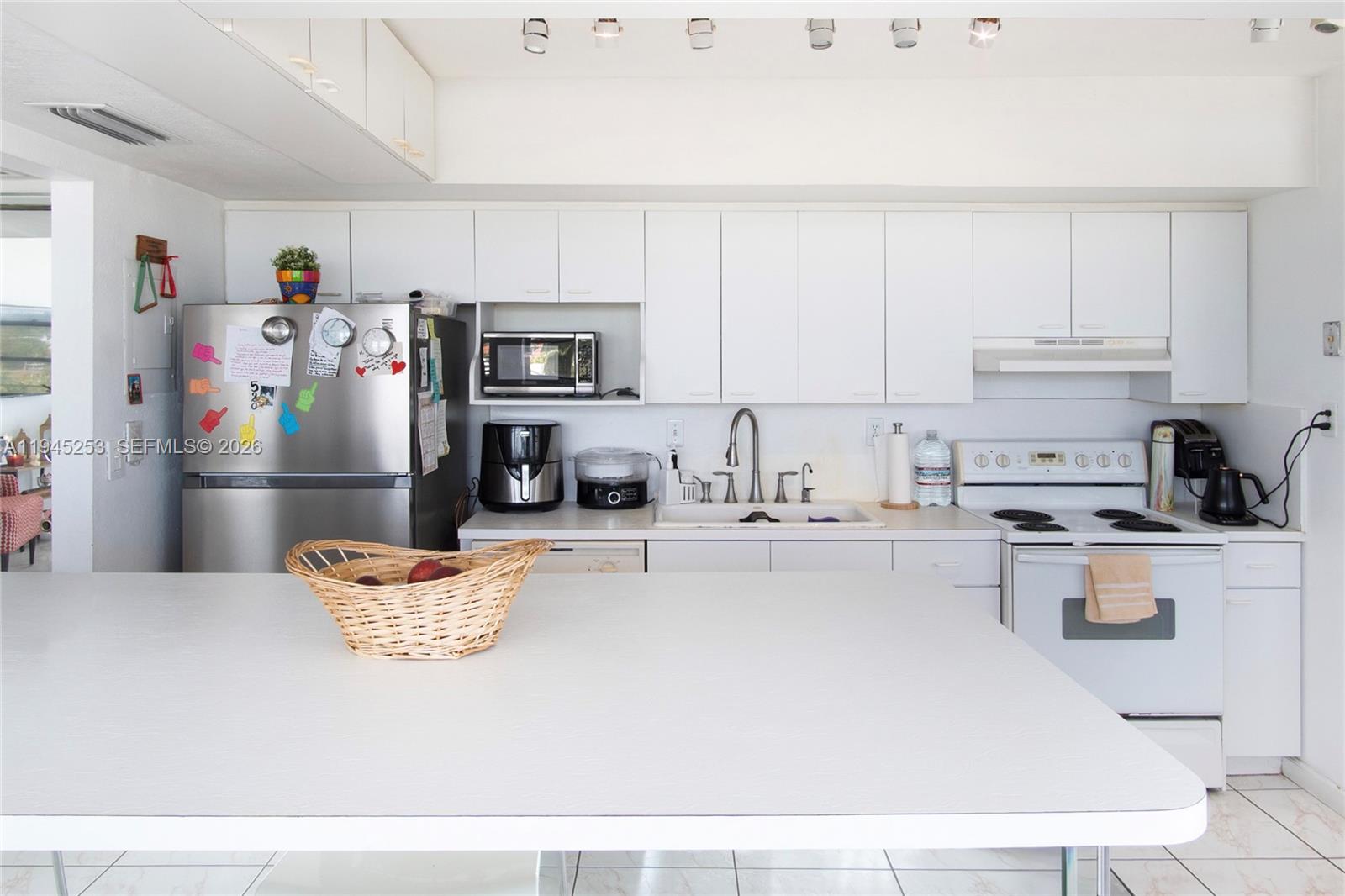 11930 N Bayshore Dr #609 North Miami, FL 33181