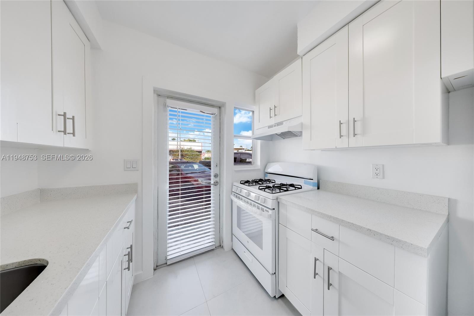 6930 Rue Versailles #10 Miami Beach, FL 33141