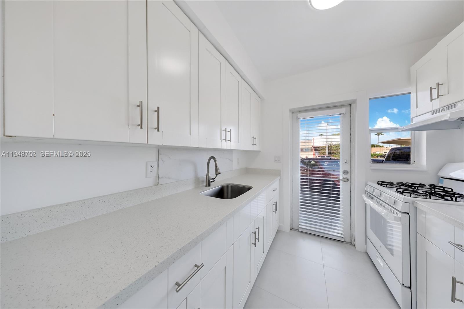 6930 Rue Versailles #10 Miami Beach, FL 33141