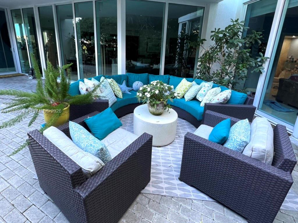 1000 S Pointe Dr #308 Miami Beach, FL 33139