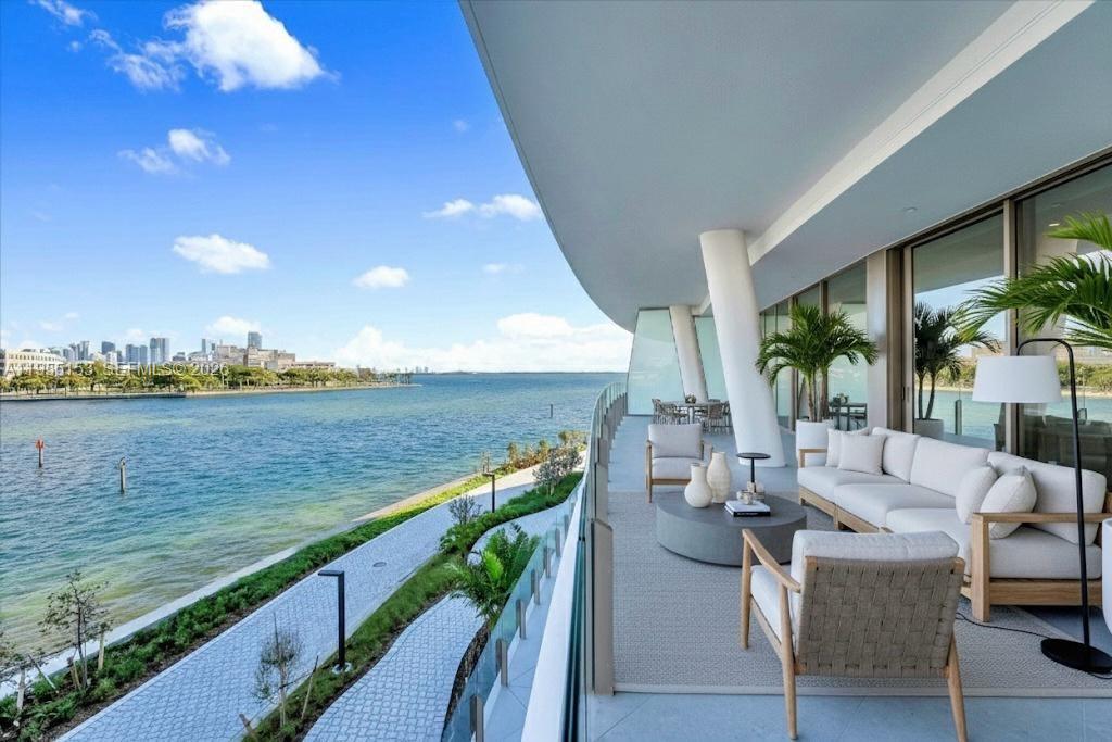 5 Grove Isle #L305 Coconut Grove, FL 33133