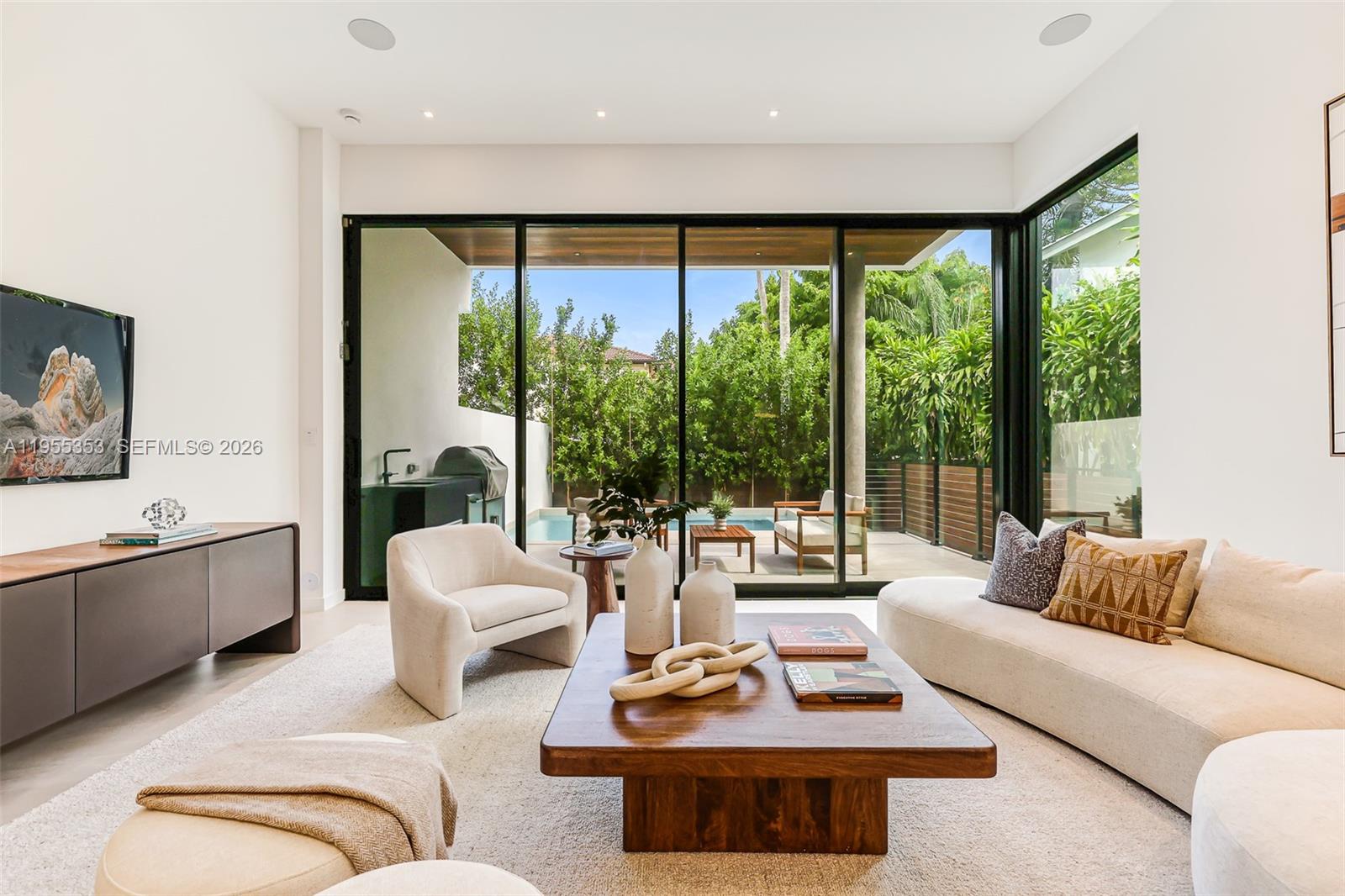 2822 Coconut #2822 Miami, FL 33133