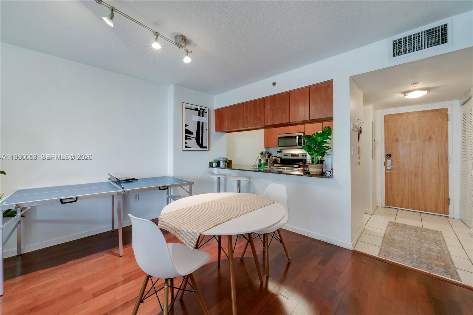 image The Club at Brickell Bay10