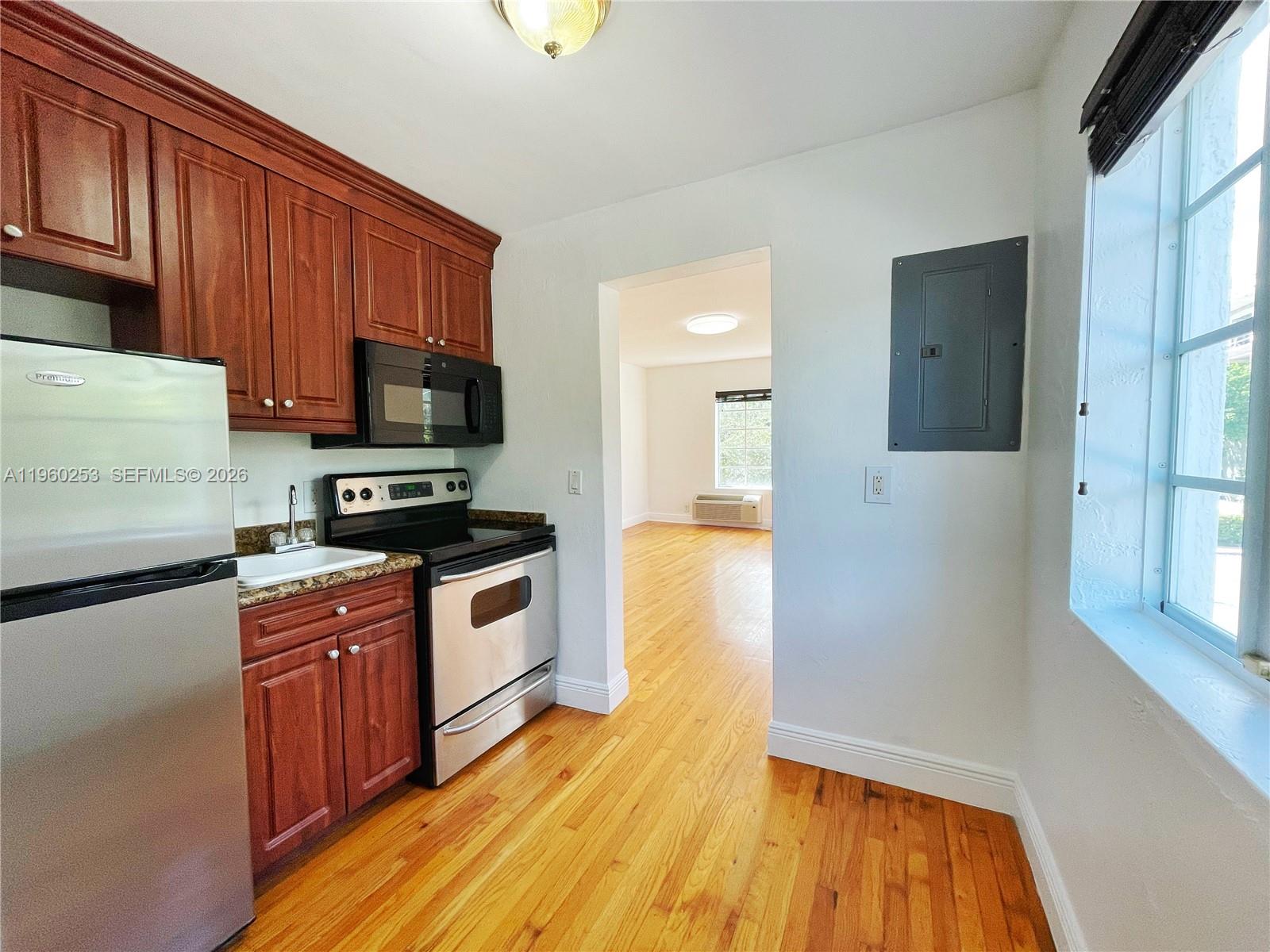 1241 14th St #8 Miami Beach, FL 33139