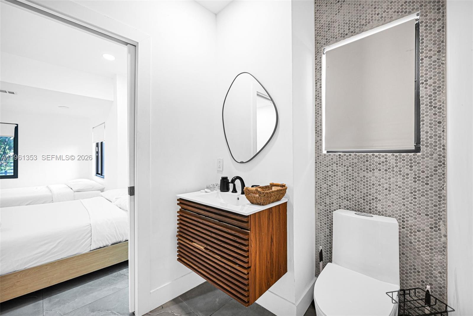 112 NW 53rd St Miami, FL 33127