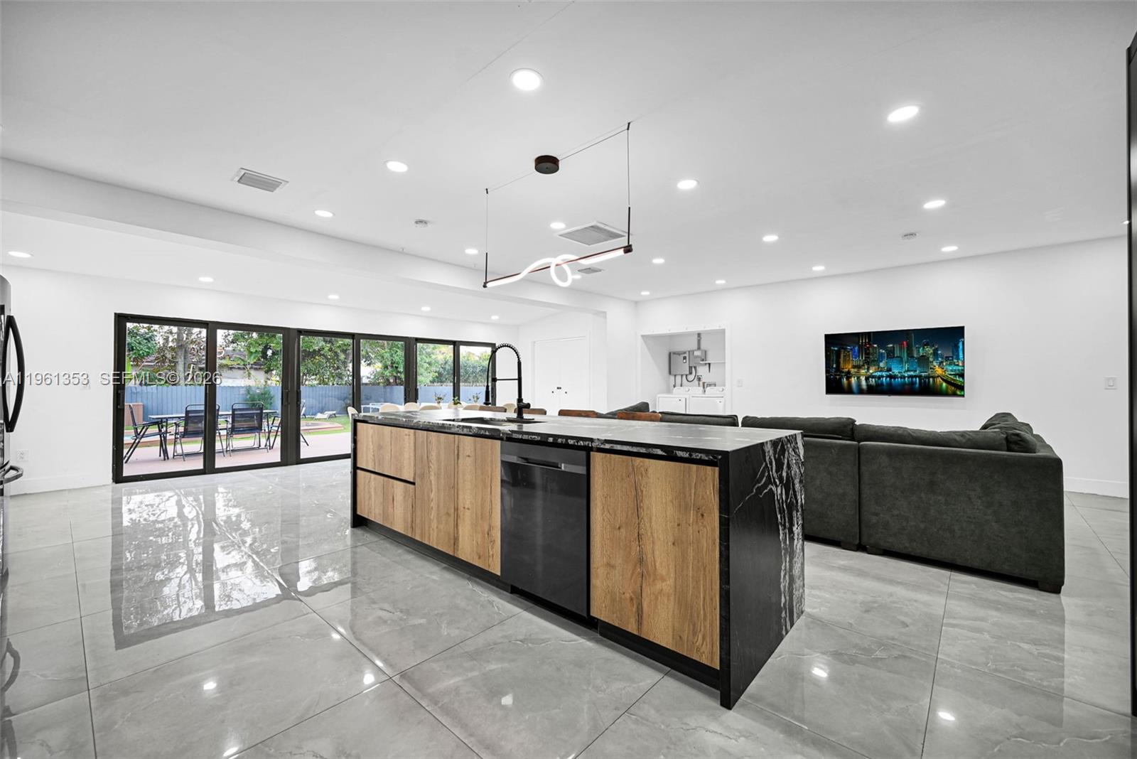 112 NW 53rd St Miami, FL 33127