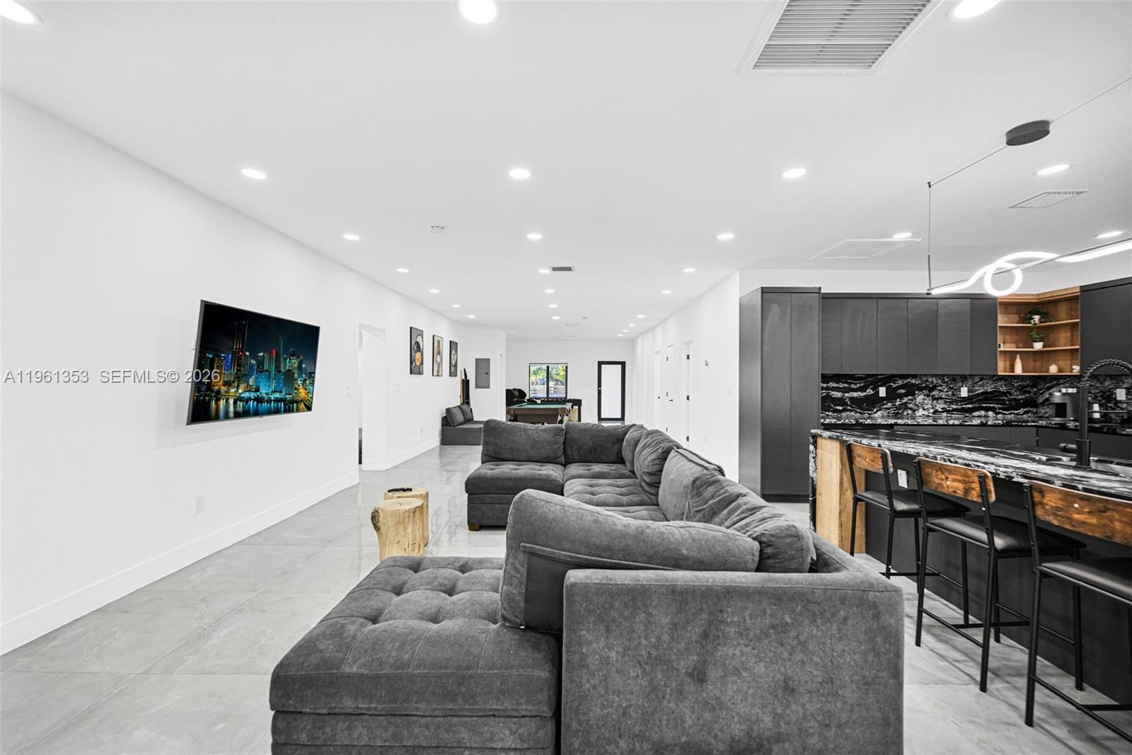 112 NW 53rd St Miami, FL 33127