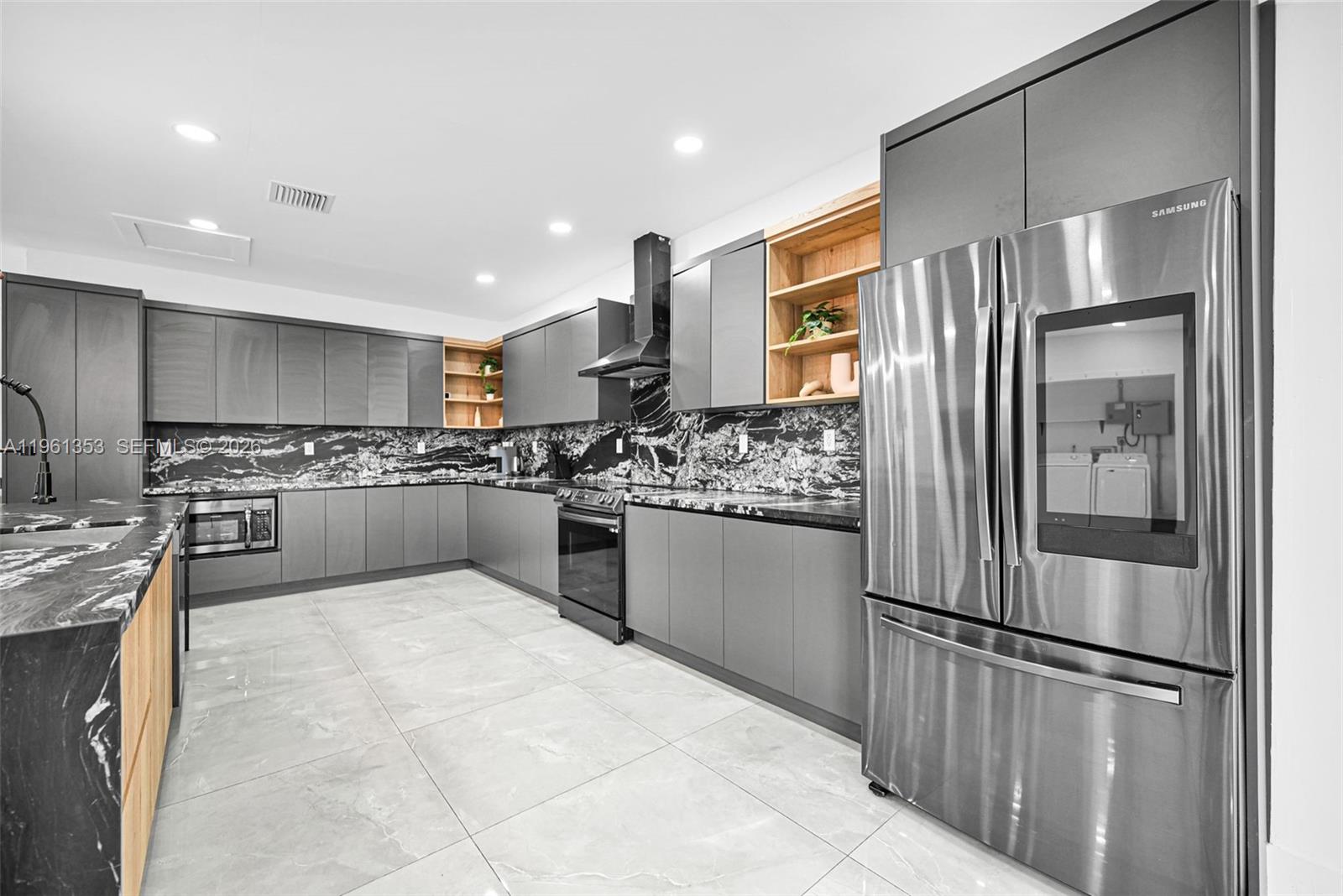 112 NW 53rd St Miami, FL 33127