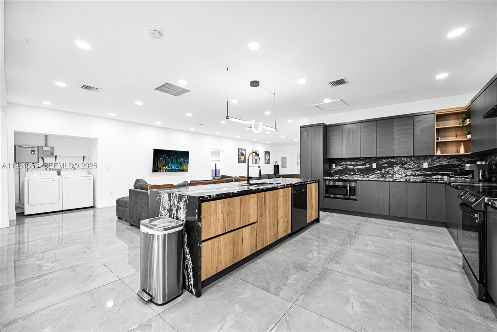 112 NW 53rd St Miami, FL 33127