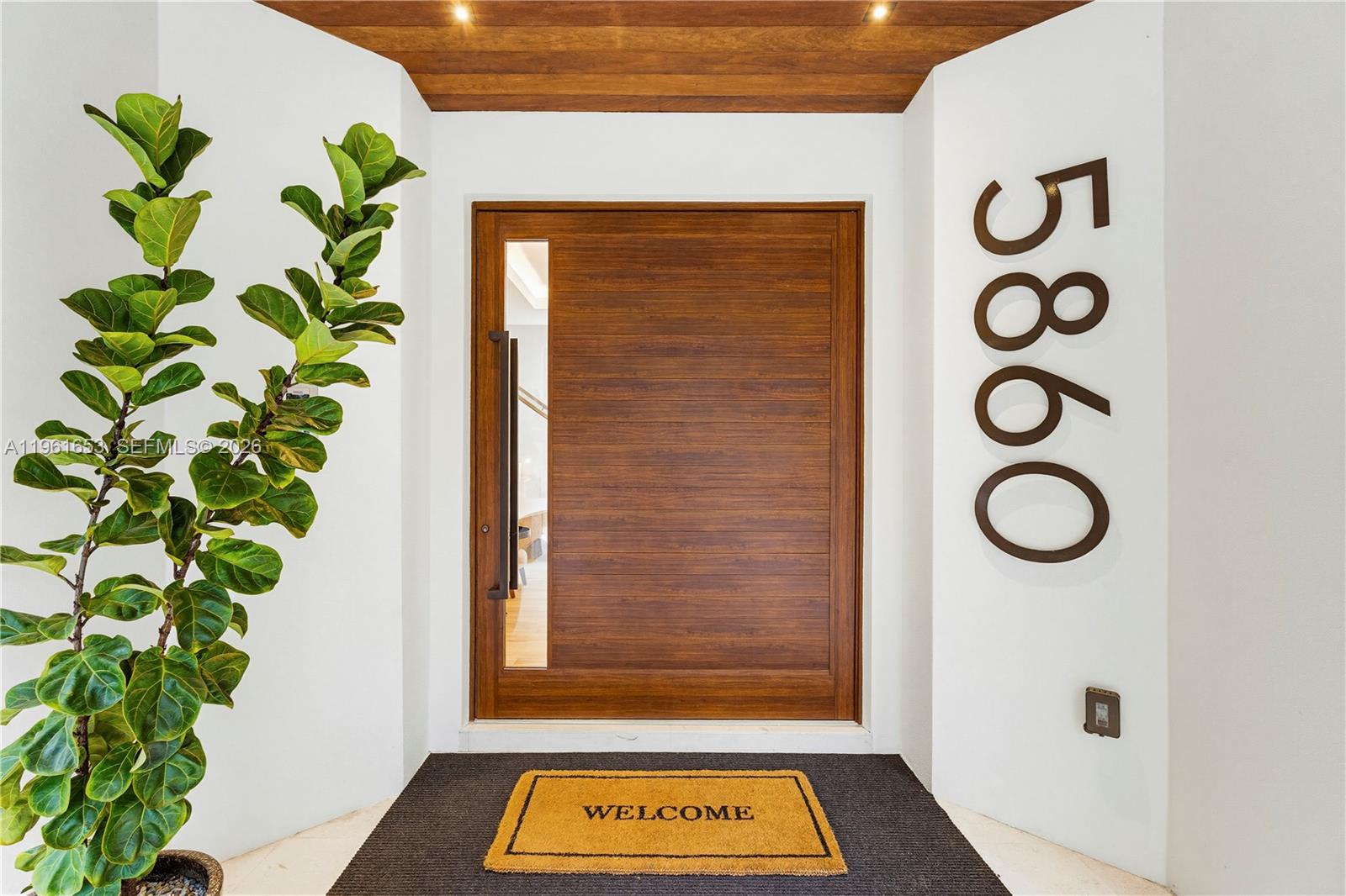 5860 Paradise Pt Dr Palmetto Bay, FL 33157