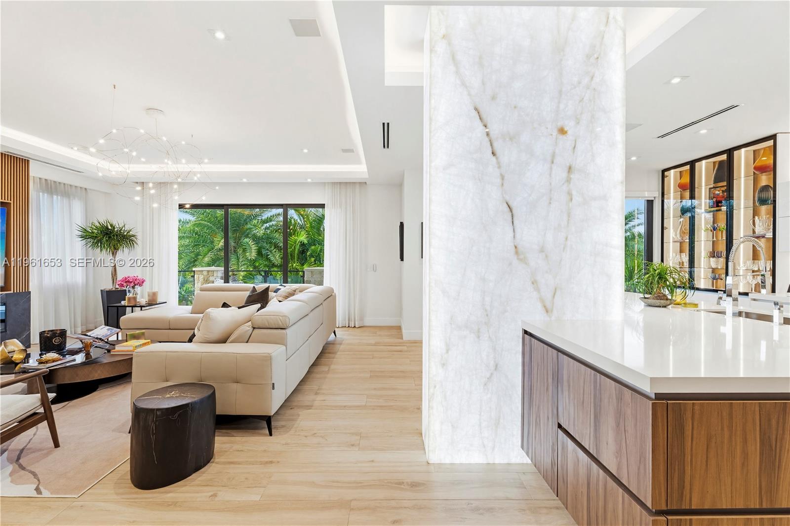 5860 Paradise Pt Dr Palmetto Bay, FL 33157