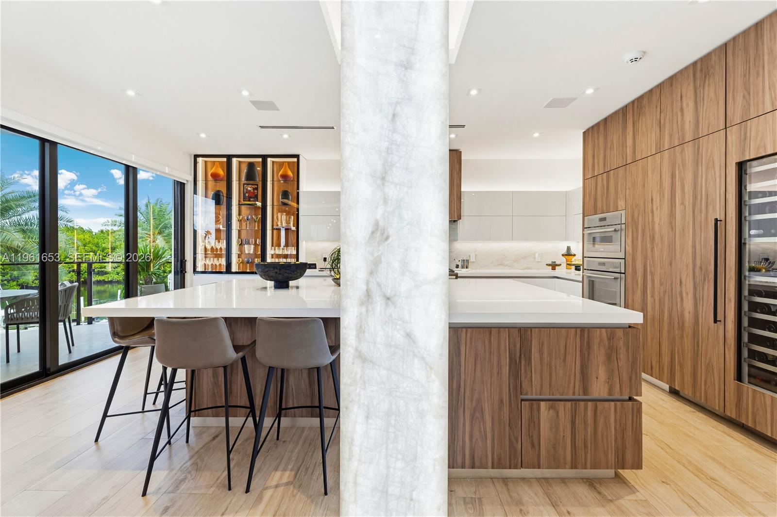 5860 Paradise Pt Dr Palmetto Bay, FL 33157