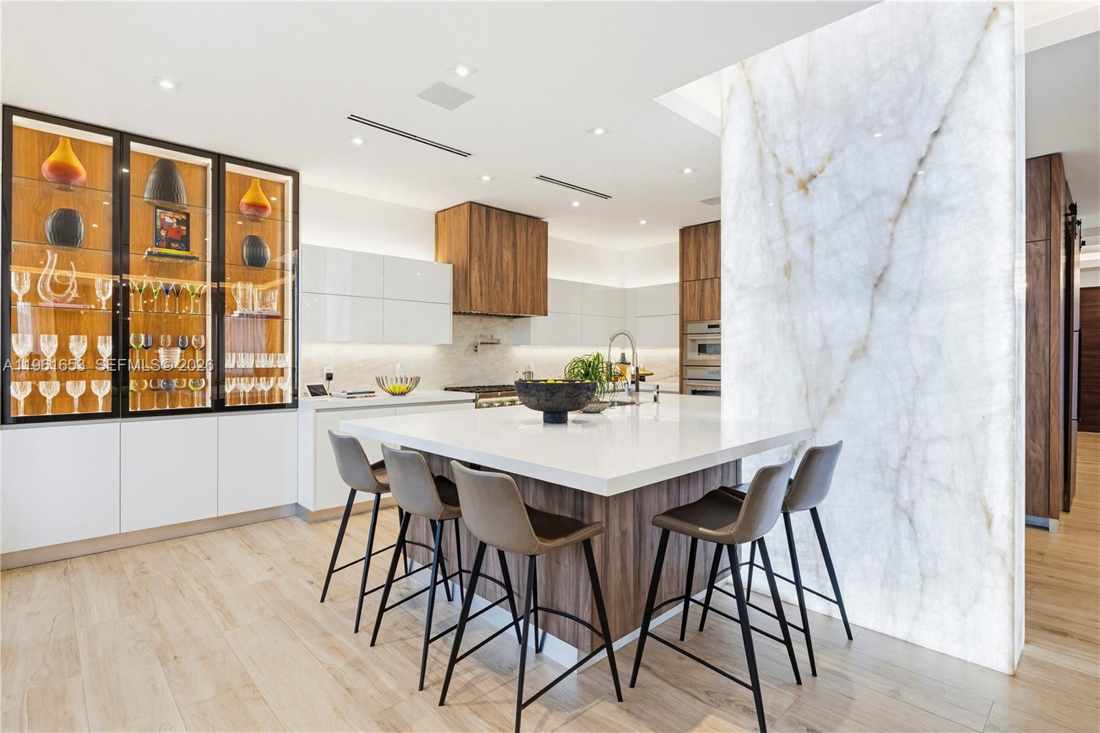 5860 Paradise Pt Dr Palmetto Bay, FL 33157