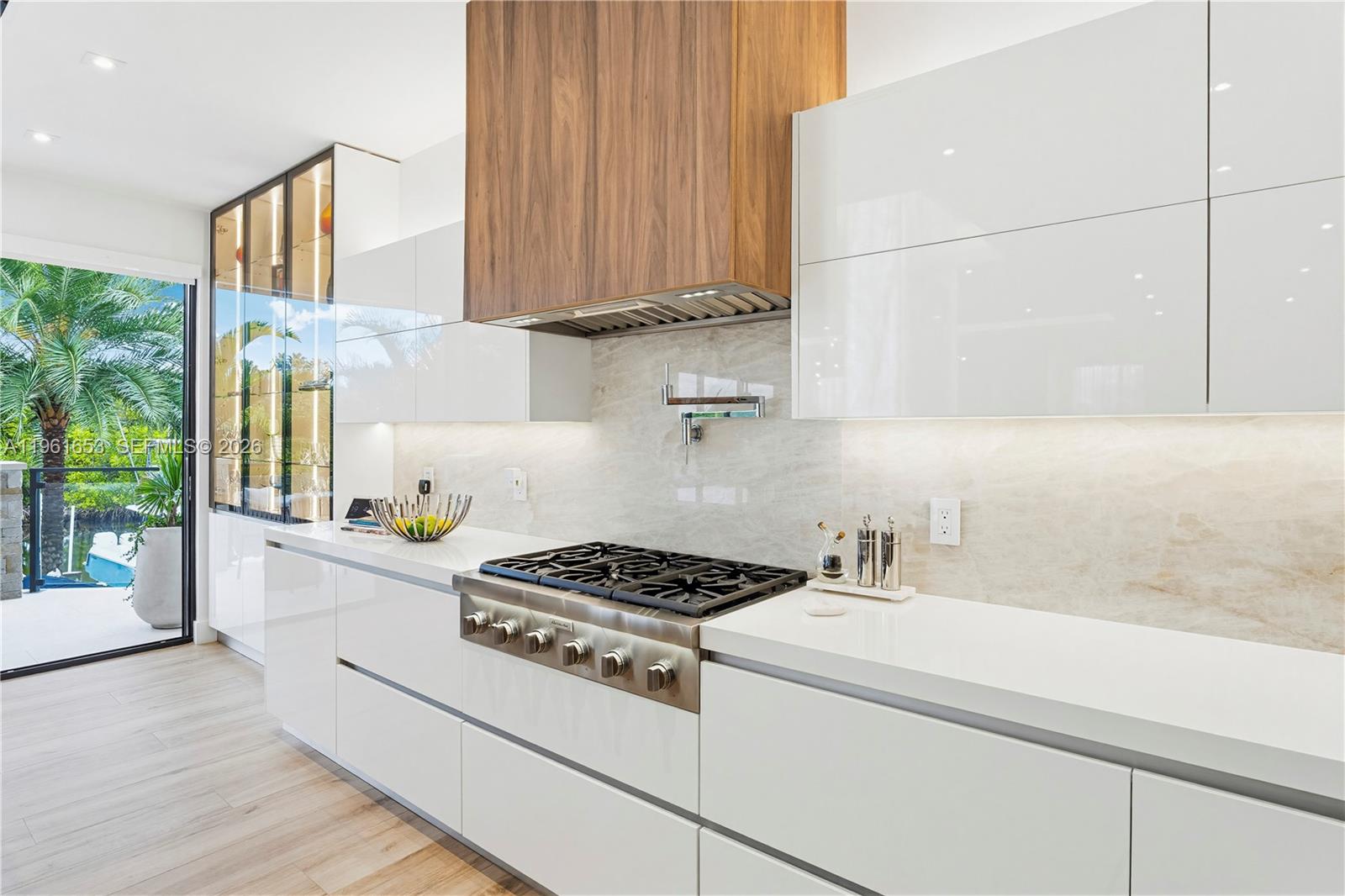 5860 Paradise Pt Dr Palmetto Bay, FL 33157