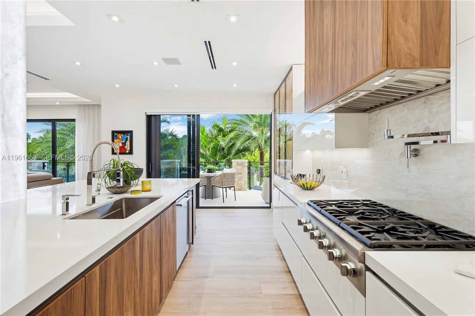 5860 Paradise Pt Dr Palmetto Bay, FL 33157