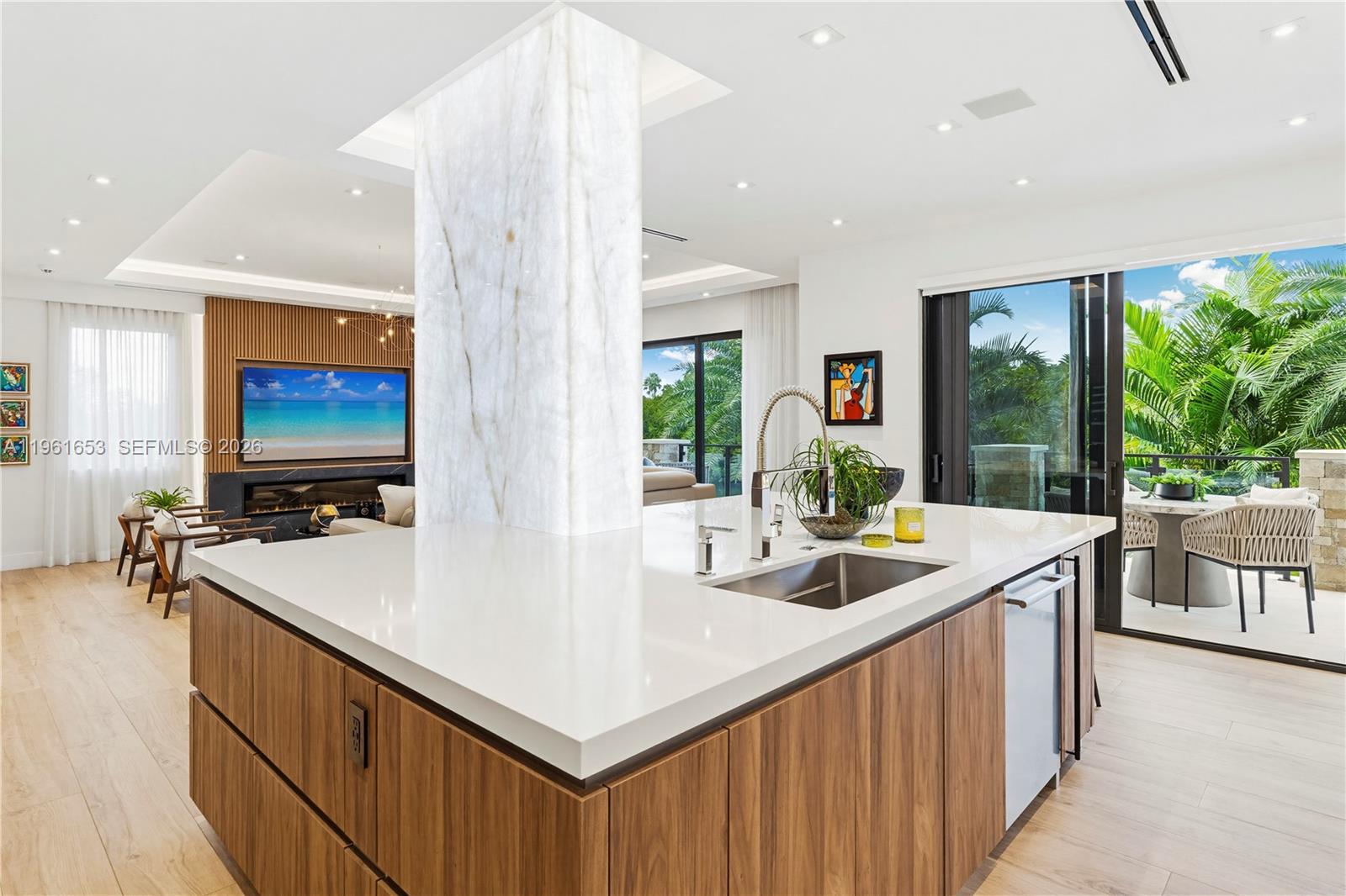 5860 Paradise Pt Dr Palmetto Bay, FL 33157