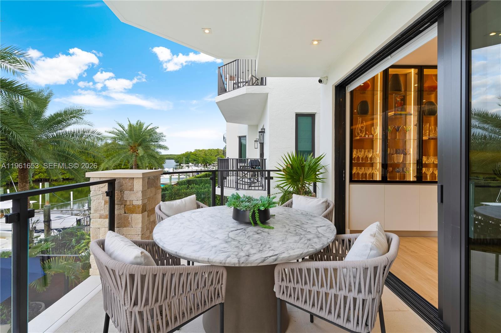 5860 Paradise Pt Dr Palmetto Bay, FL 33157