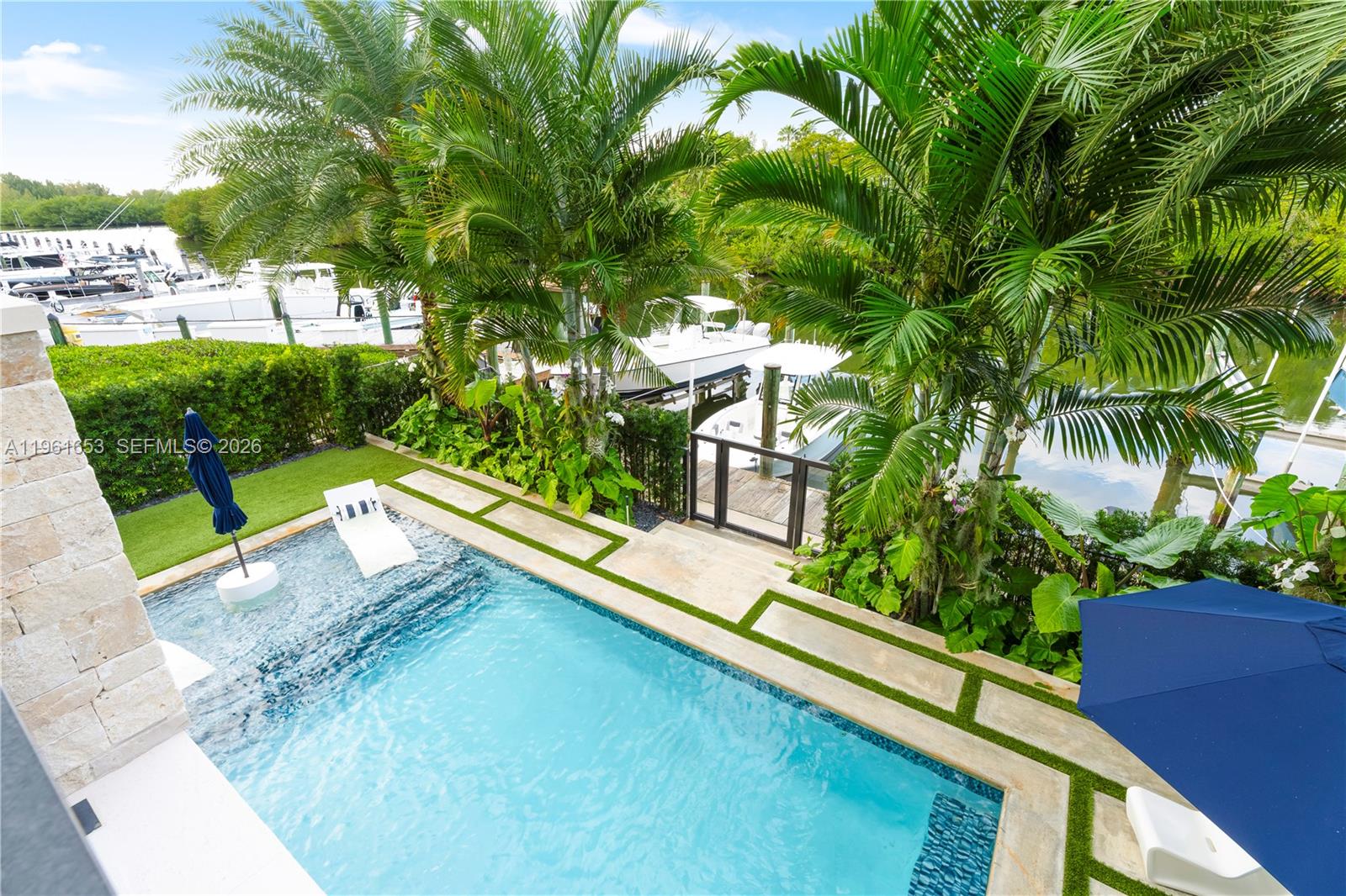 5860 Paradise Pt Dr Palmetto Bay, FL 33157