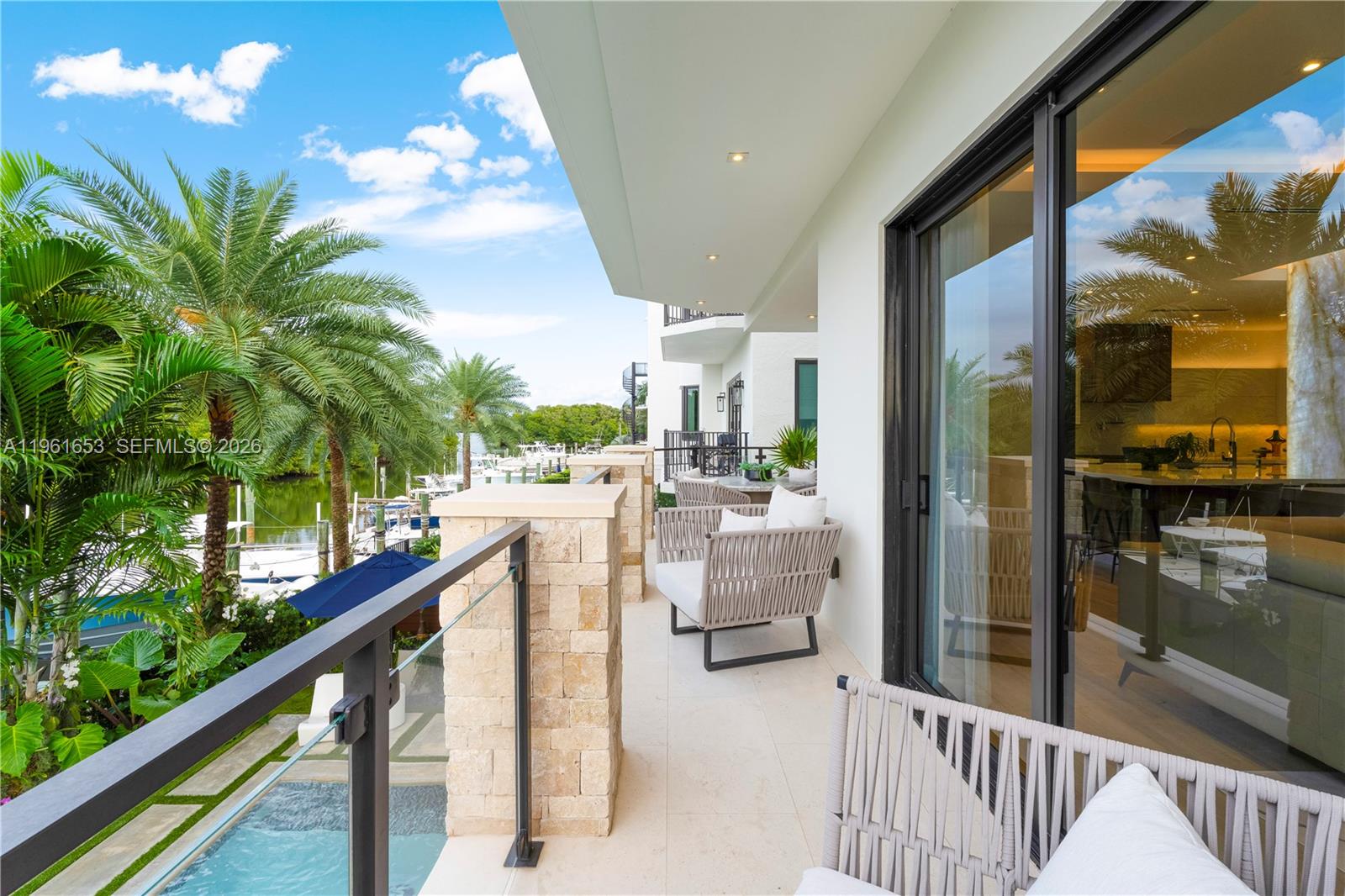 5860 Paradise Pt Dr Palmetto Bay, FL 33157