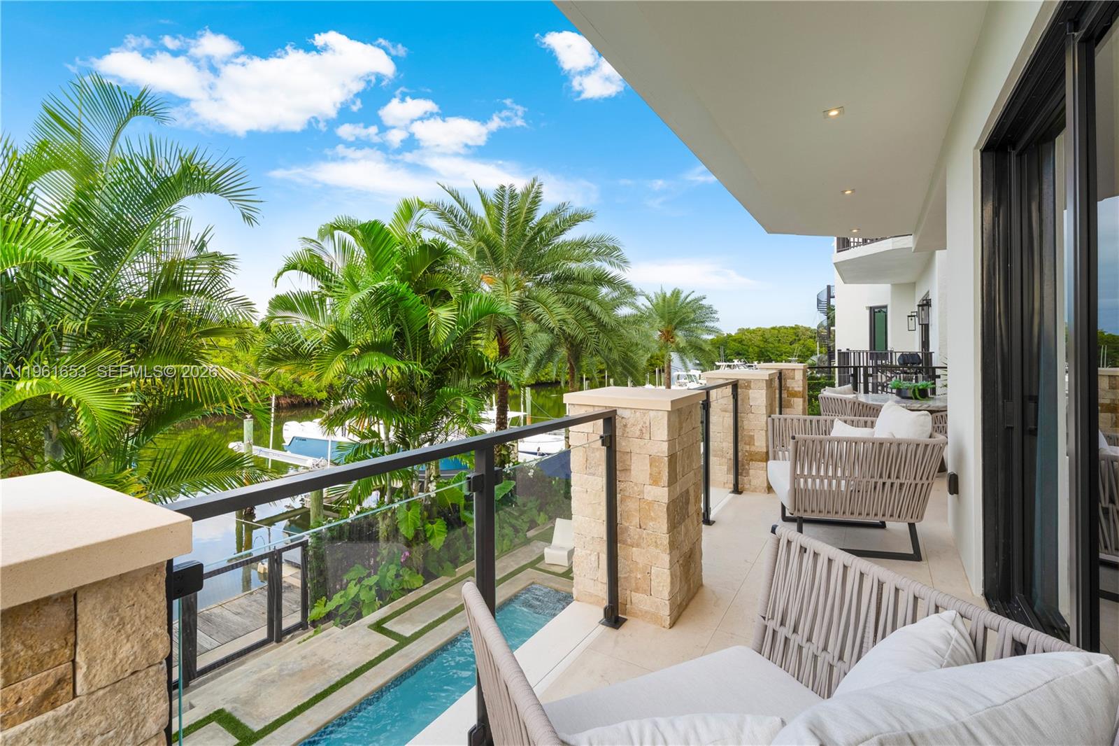 5860 Paradise Pt Dr Palmetto Bay, FL 33157