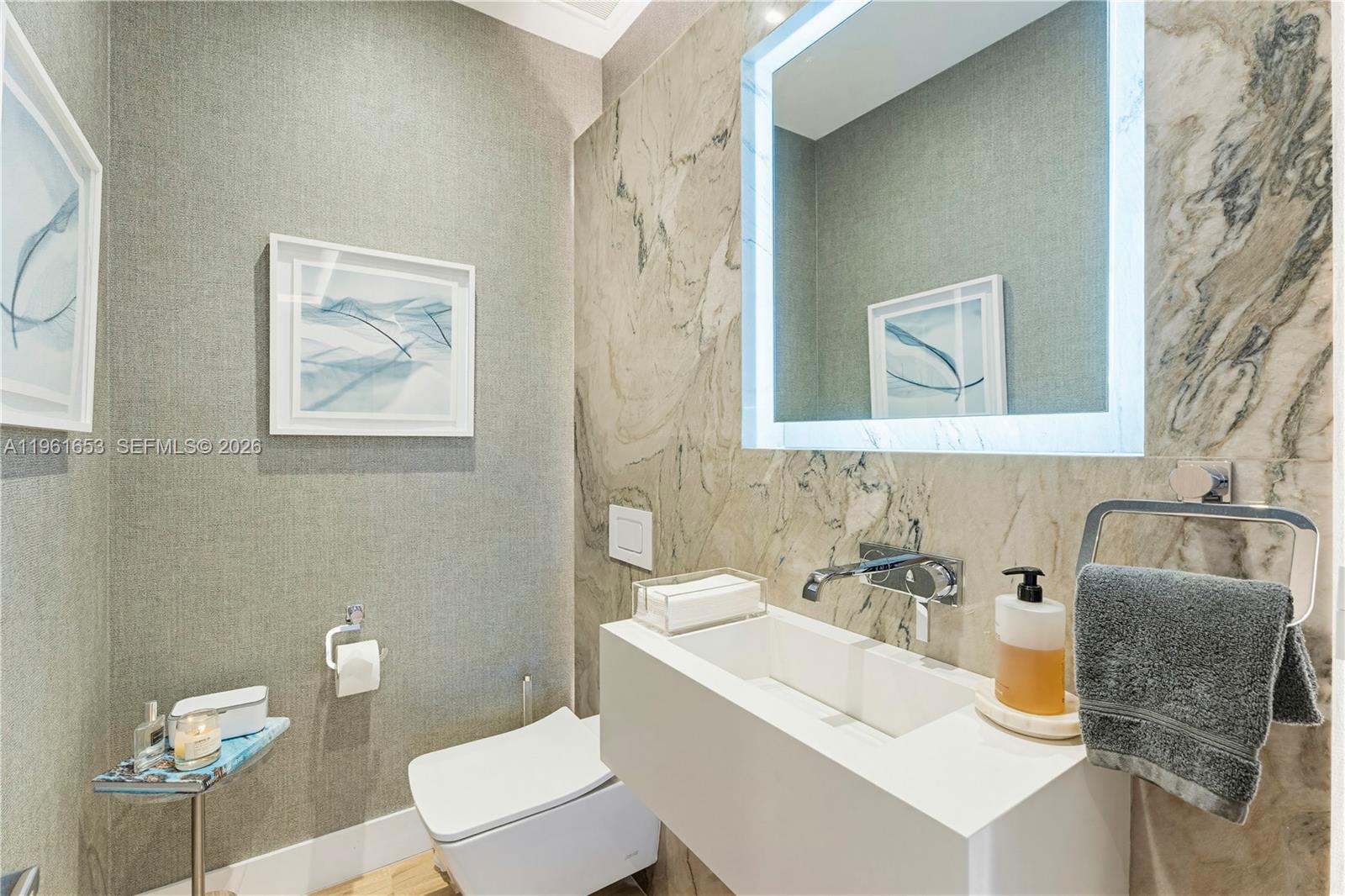 5860 Paradise Pt Dr Palmetto Bay, FL 33157