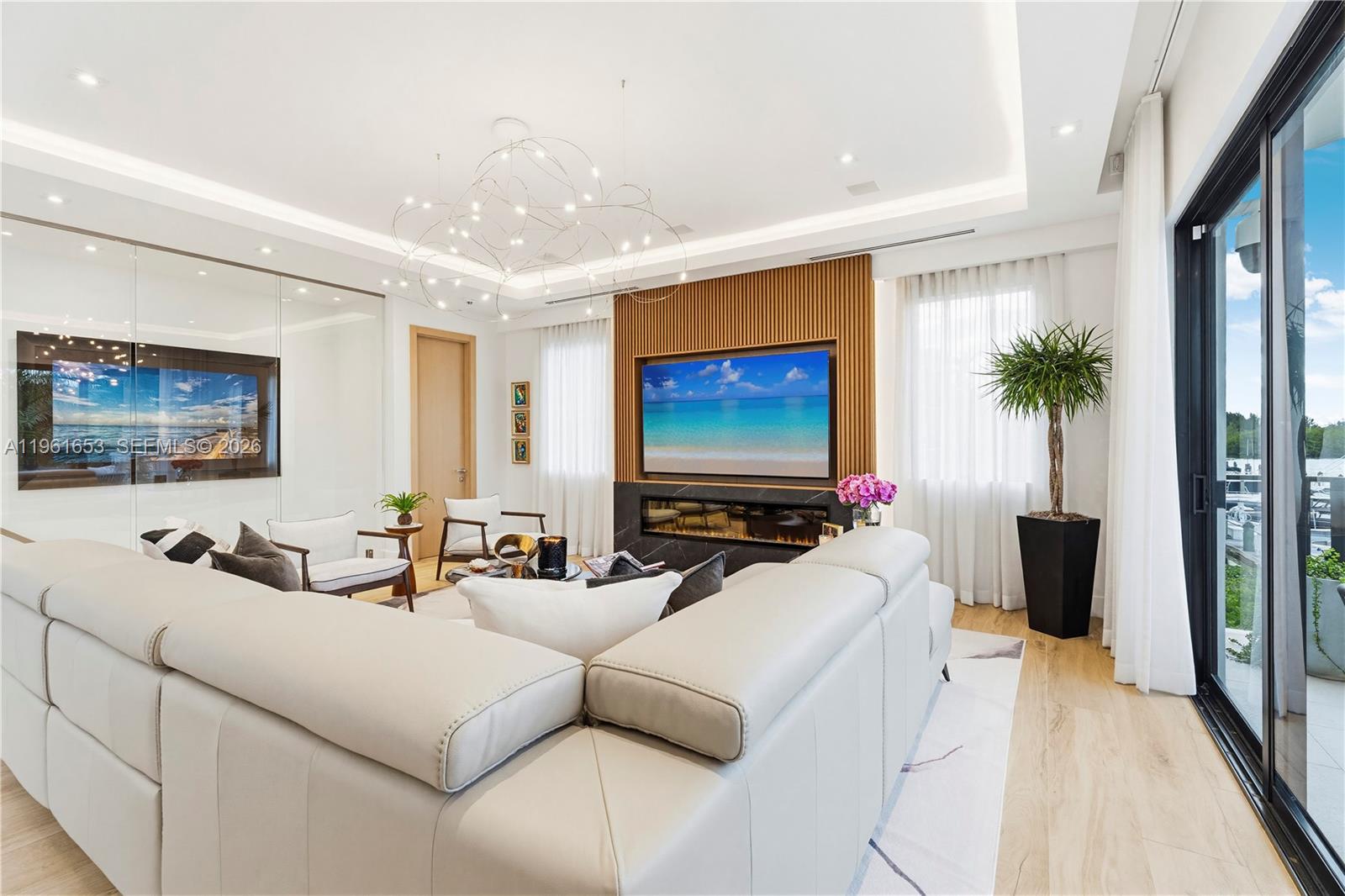 5860 Paradise Pt Dr Palmetto Bay, FL 33157