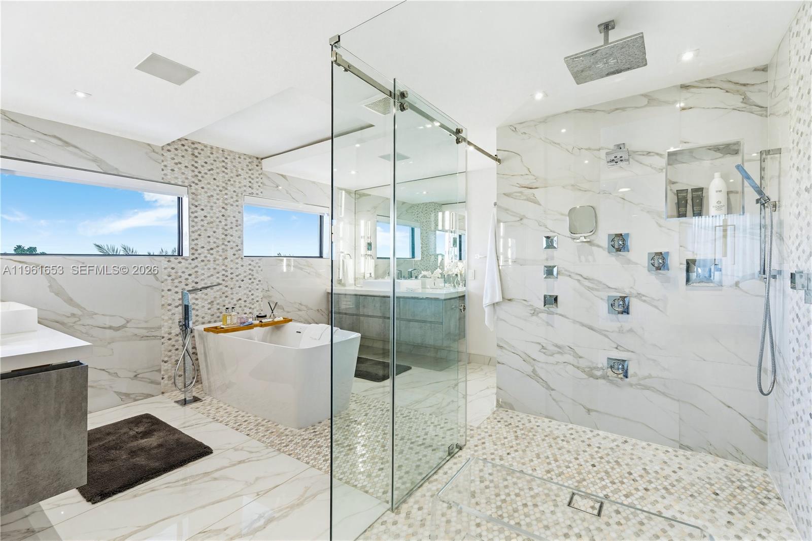 5860 Paradise Pt Dr Palmetto Bay, FL 33157