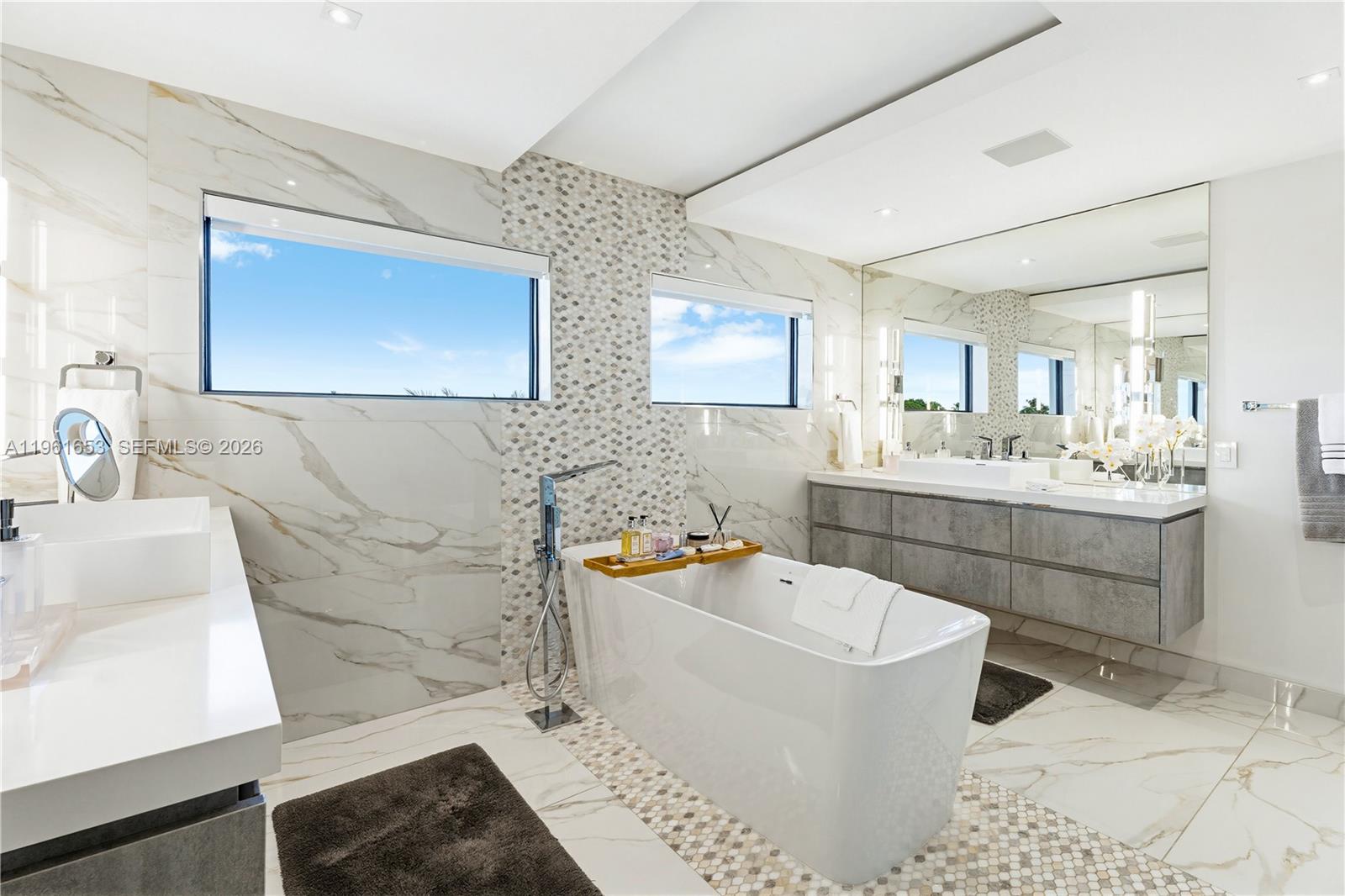 5860 Paradise Pt Dr Palmetto Bay, FL 33157