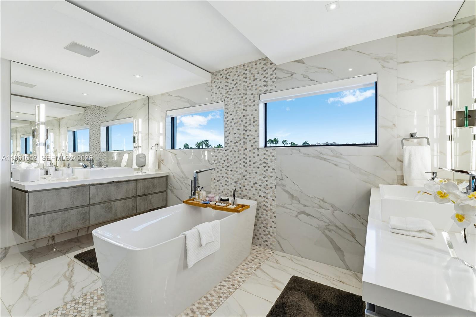 5860 Paradise Pt Dr Palmetto Bay, FL 33157