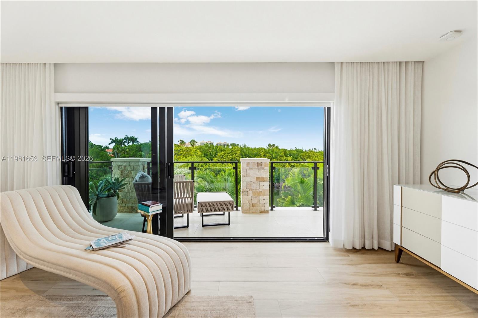 5860 Paradise Pt Dr Palmetto Bay, FL 33157