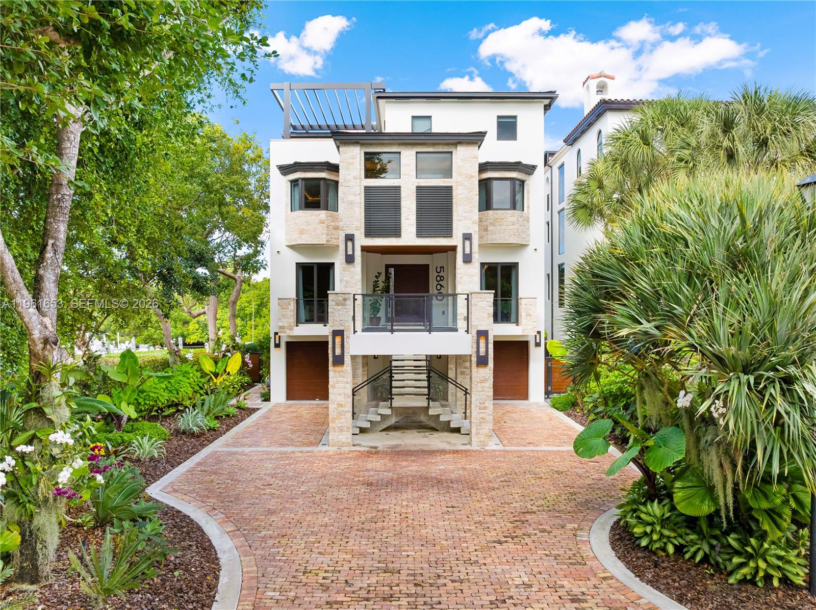 5860 Paradise Pt Dr Palmetto Bay, FL 33157
