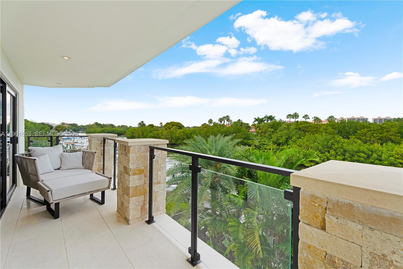 5860 Paradise Pt Dr Palmetto Bay, FL 33157