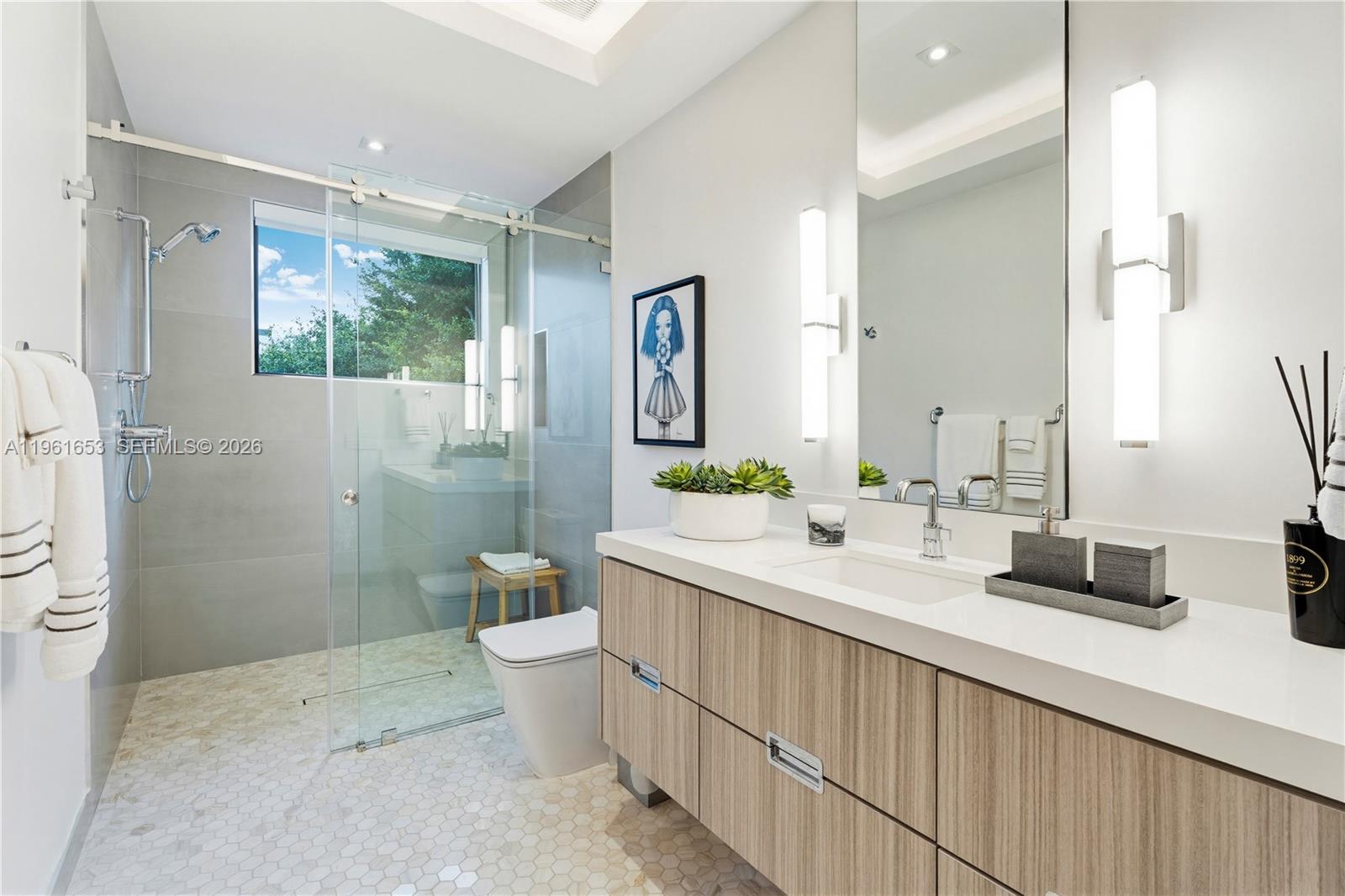 5860 Paradise Pt Dr Palmetto Bay, FL 33157