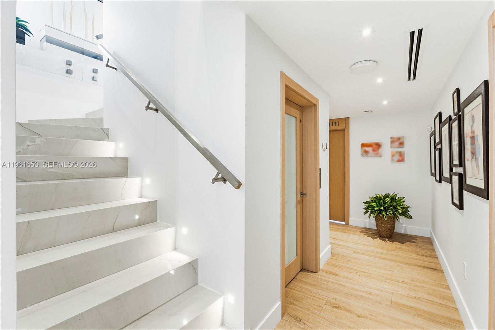 5860 Paradise Pt Dr Palmetto Bay, FL 33157