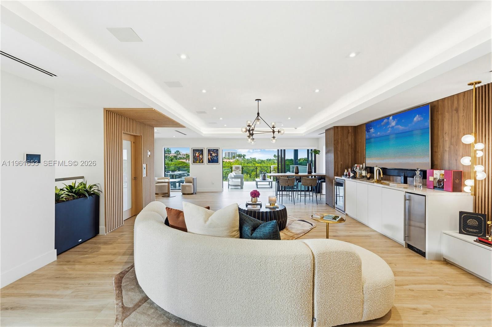 5860 Paradise Pt Dr Palmetto Bay, FL 33157